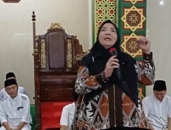 Safari Ramadan Perdana, Eva Dwiana Sambangi Masjid di Rajabasa Raya