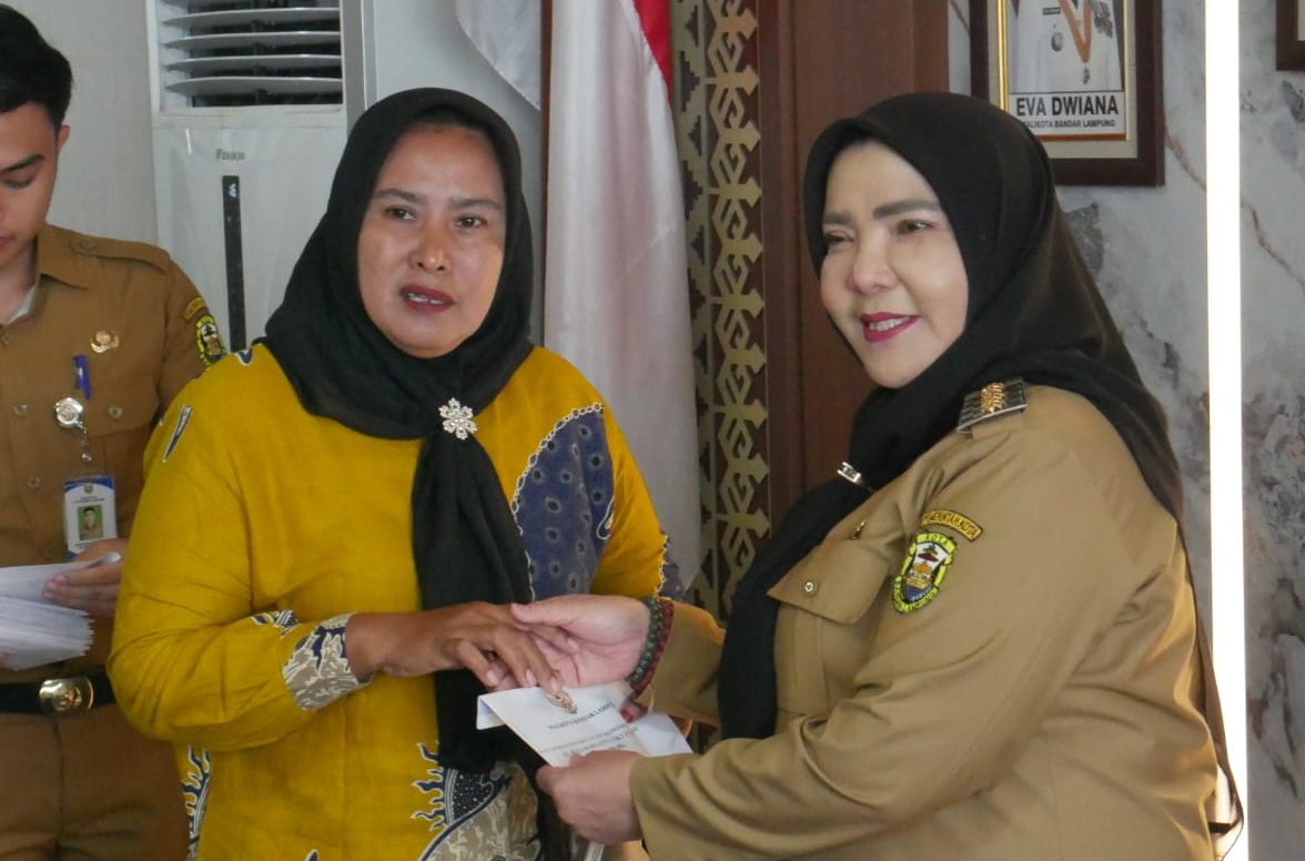 Pemkot Bandar Lampung Serahkan Bantuan Korban Bencana Rp283 juta