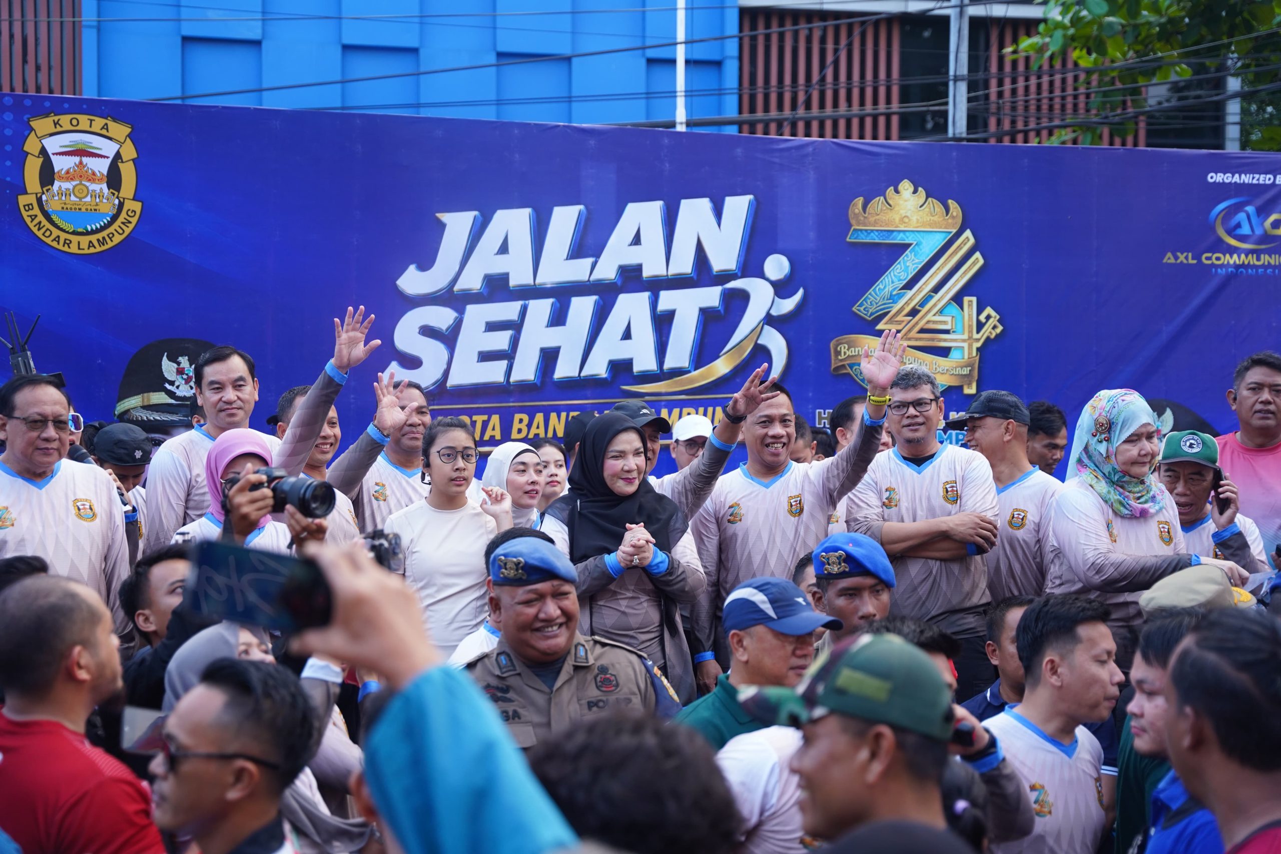 Wali Kota Bandar Lampung Eva Dwiana Ajak Warga Hidup Sehat Lewat Jalan Sehat HUT ke-344 Bandar Lampung