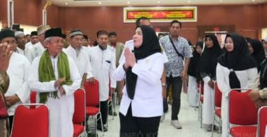 Buka Manasik Umrah, Eva Dwiana Titip Pesan untuk 580 Calon Jemaah
